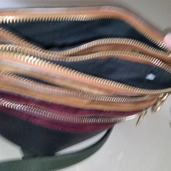 Sondra Roberts Squared black/crimson/tan/green crossbody bag NWOT - Picture 5 of 5